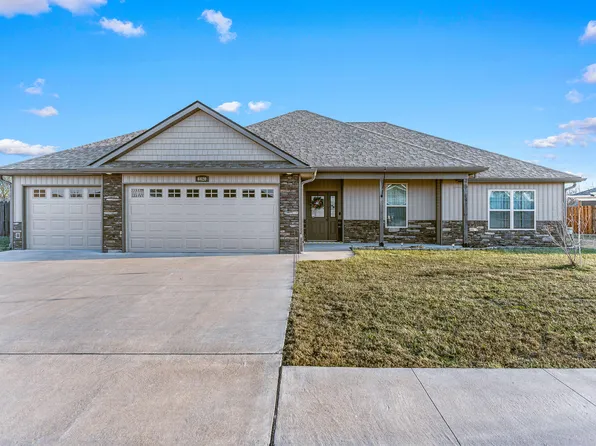 6420 Gail Ct, Hallsville, MO 65255