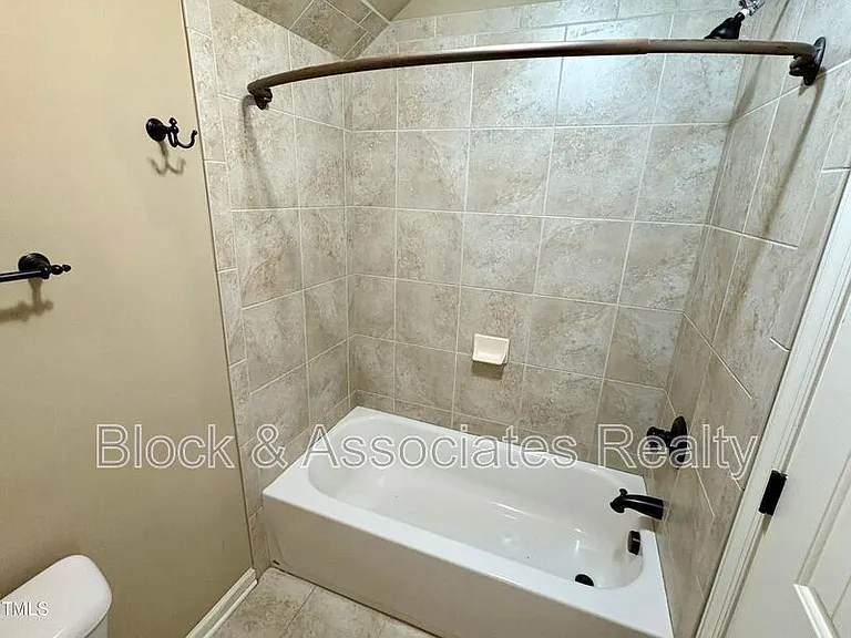 1321 Center St — Photo 13