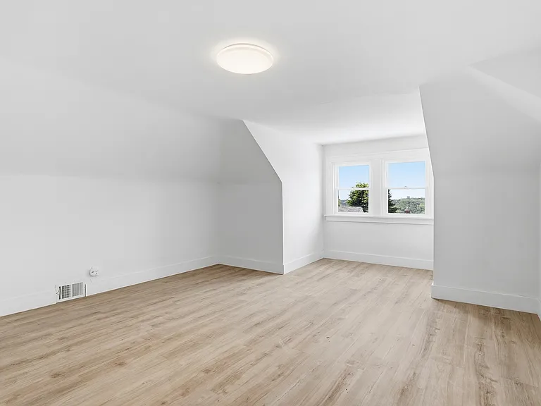 7806 Saint Lawrence Ave — Photo 19