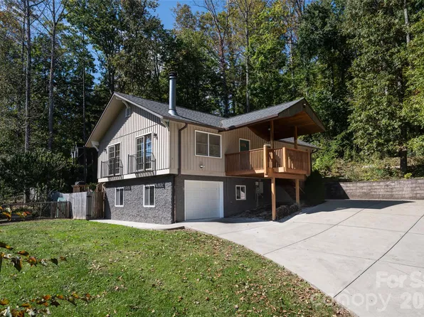 207 Beechwood Lakes Dr, Hendersonville, NC 28792