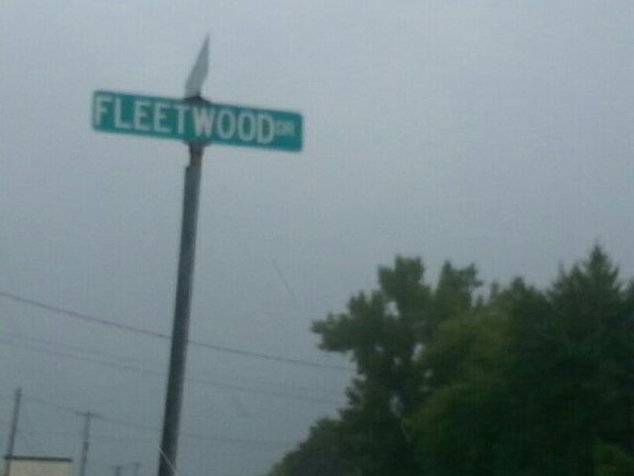5th image of 910 Fleetwood Dr