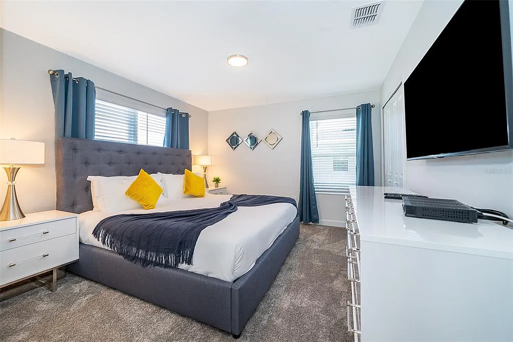 5 bed, 4.0 bath, 2168 sqft, $3,200 — Photo 4