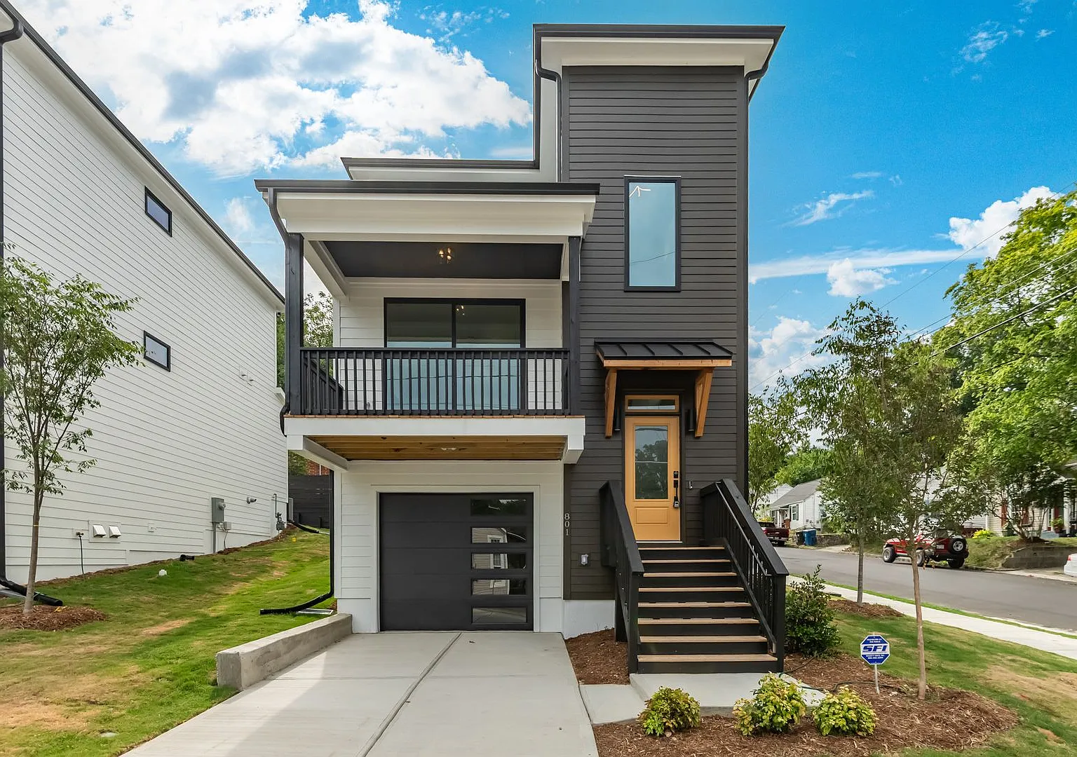 Sophisticated 3-Bedroom Home on a Corner Lot — Photo 3