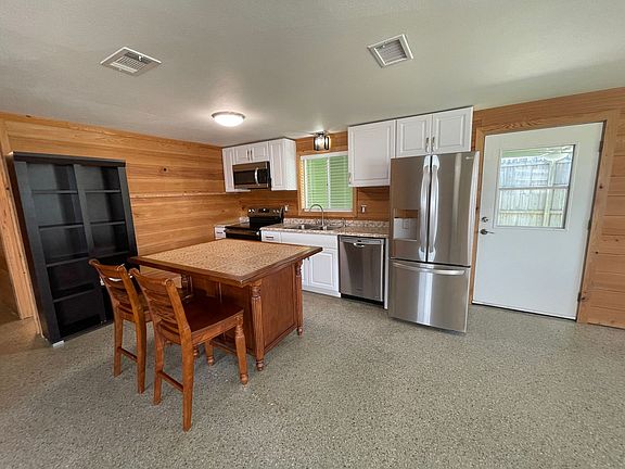 2nd image of 305 Tarpon St