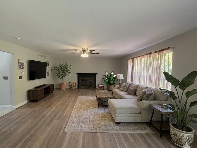 917 Emerald Oaks Ct — Photo 14