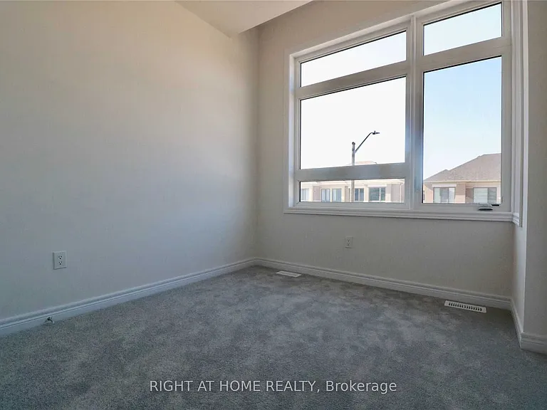 9 Conarty Cres — Photo 18