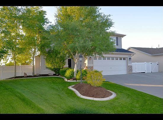 1st image of 39 E Strasbourg Ln