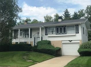 1460 Edgefield Ln, Hoffman Estates, IL 60169