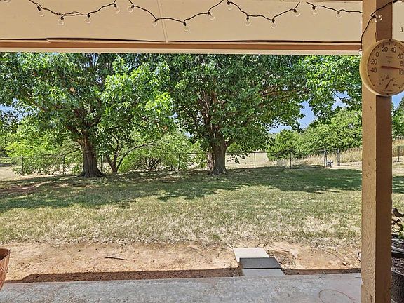 3rd image of 709 Azalea Hill Dr