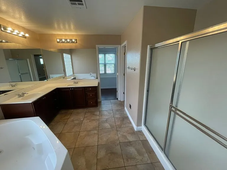 5645 Breckenridge St — Photo 24