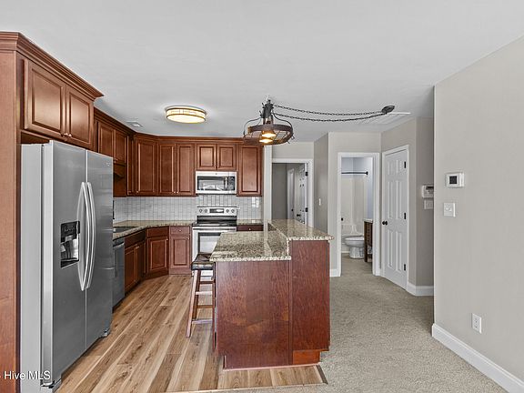 3rd image of 118 Heather Glen Circle