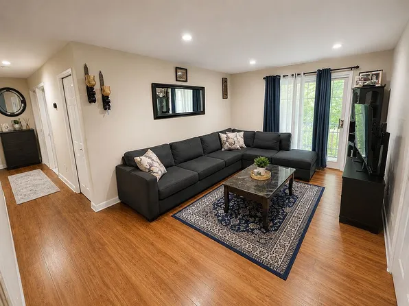 19 Amethyst Way, Franklin Park, NJ 08823