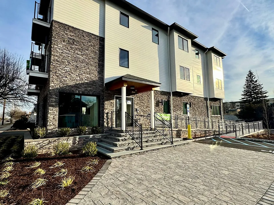 85 W High St #3R