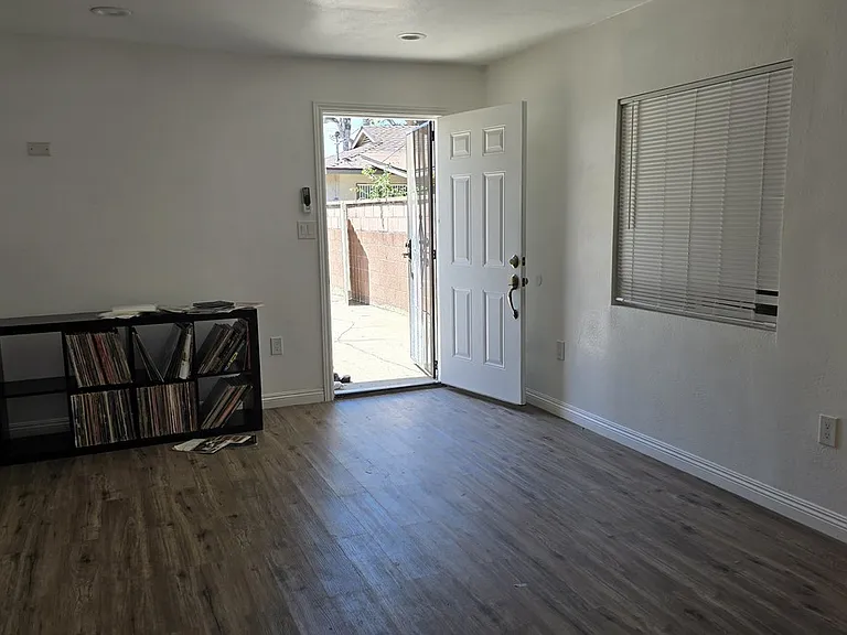 2529 W Flower Ave #A — Photo 6