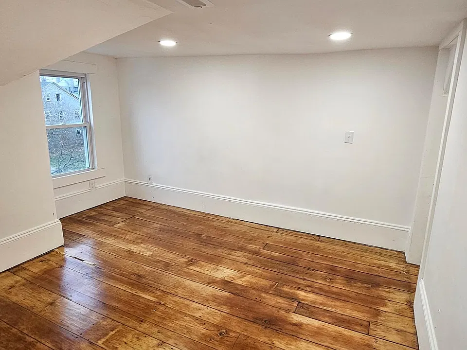 242 Pleasant St #3