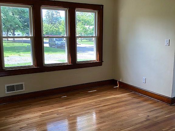 4th image of 1501 Eddy Ave