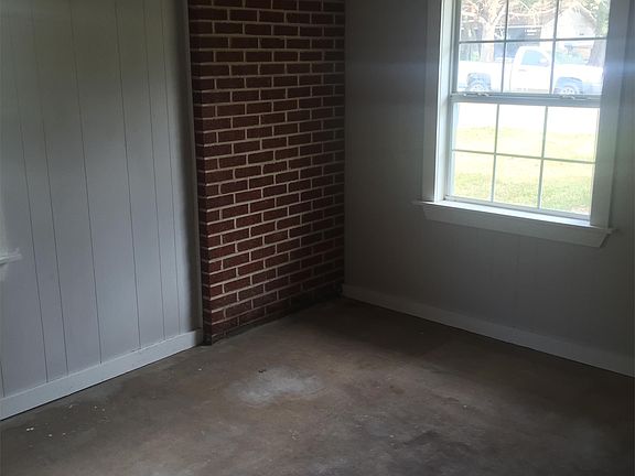 3rd image of 212 Eastland Blvd