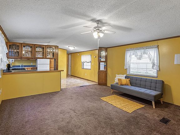 3rd image of 7454 W Cir NE