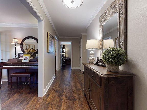2nd image of 4550 Gladys Ave