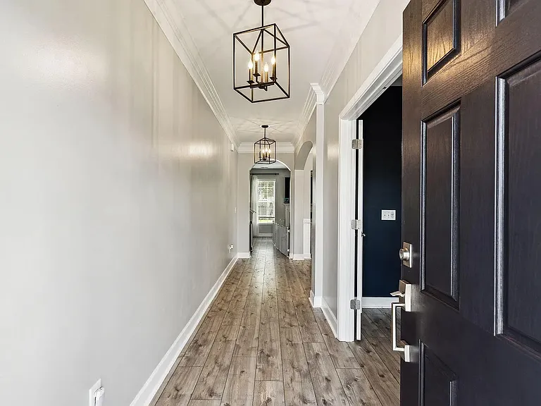 221 Berwick Dr — Photo 2