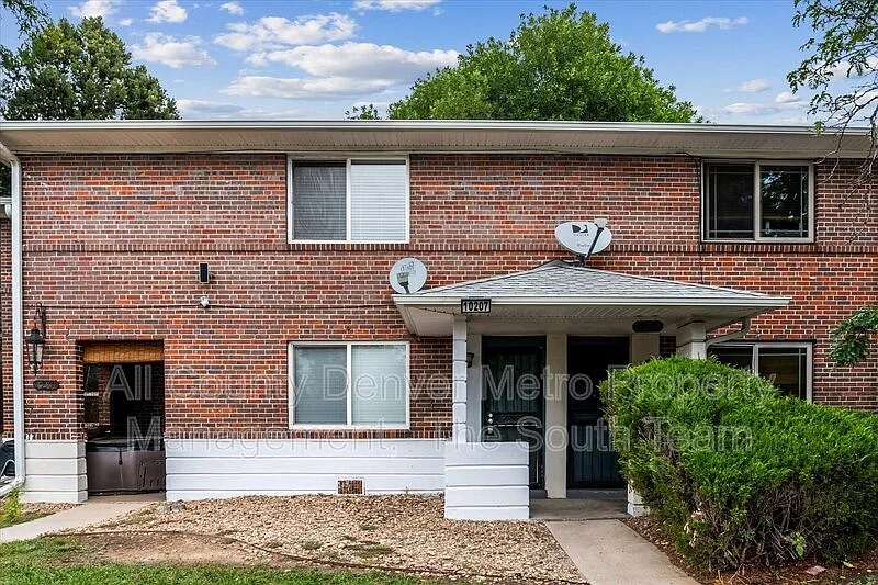 2 bed, 1.0 bath, 832 sqft, $1,635 — Photo 1