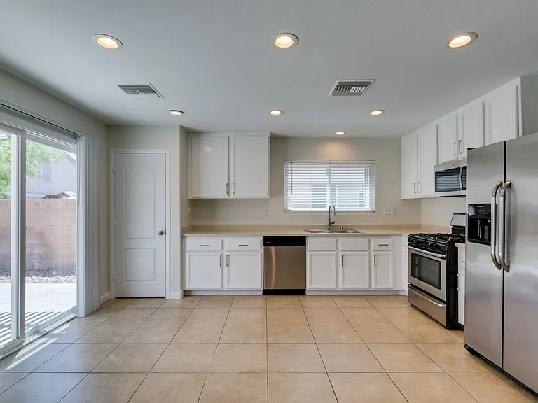 8660 Painted Horseshoe St — Photo 42