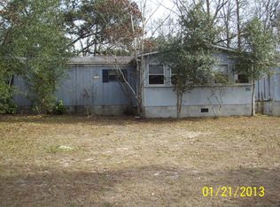 325 Fountain Lake Dr, Eutawville, SC 29048