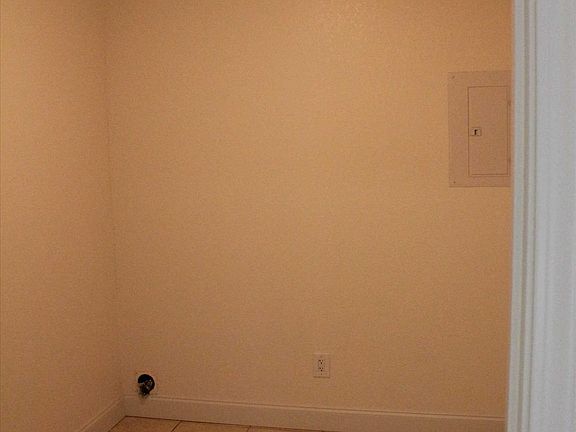 3rd image of 1325 Greendale Ave Unit 13
