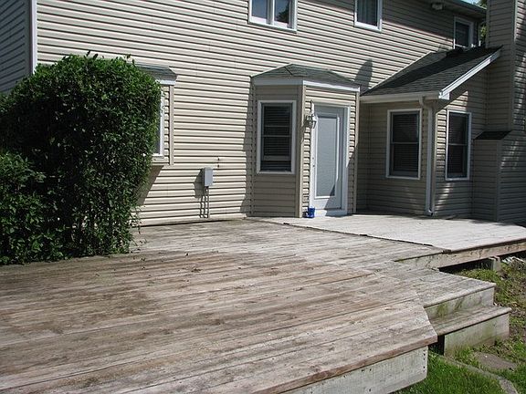 3rd image of 2621 Crofton Cir