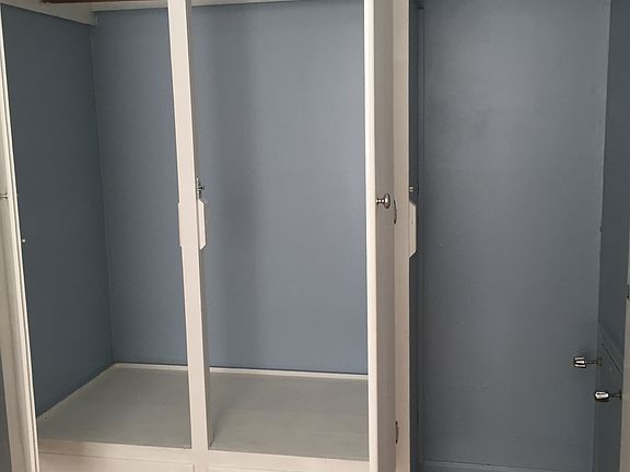 NE Bedroom Storage