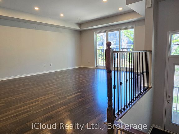 3rd image of 3070 Thomas St #8