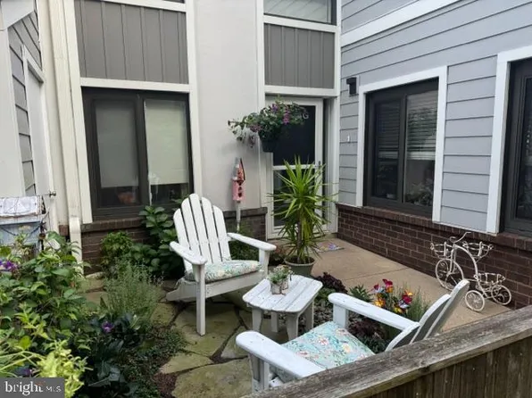 1710 Oakwood Ter APT 4G, Penn Valley, PA 19072