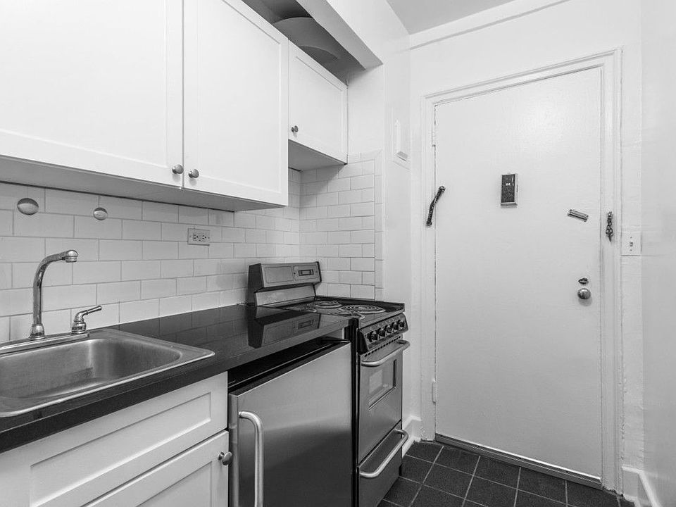 1st image of 307 E 44th St APT 819