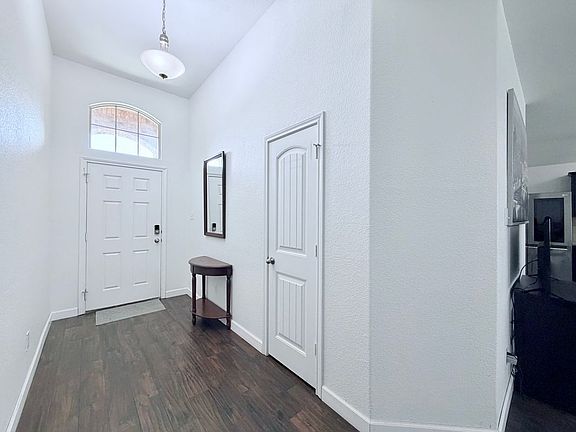3rd image of 520 Cantebury Park Ln