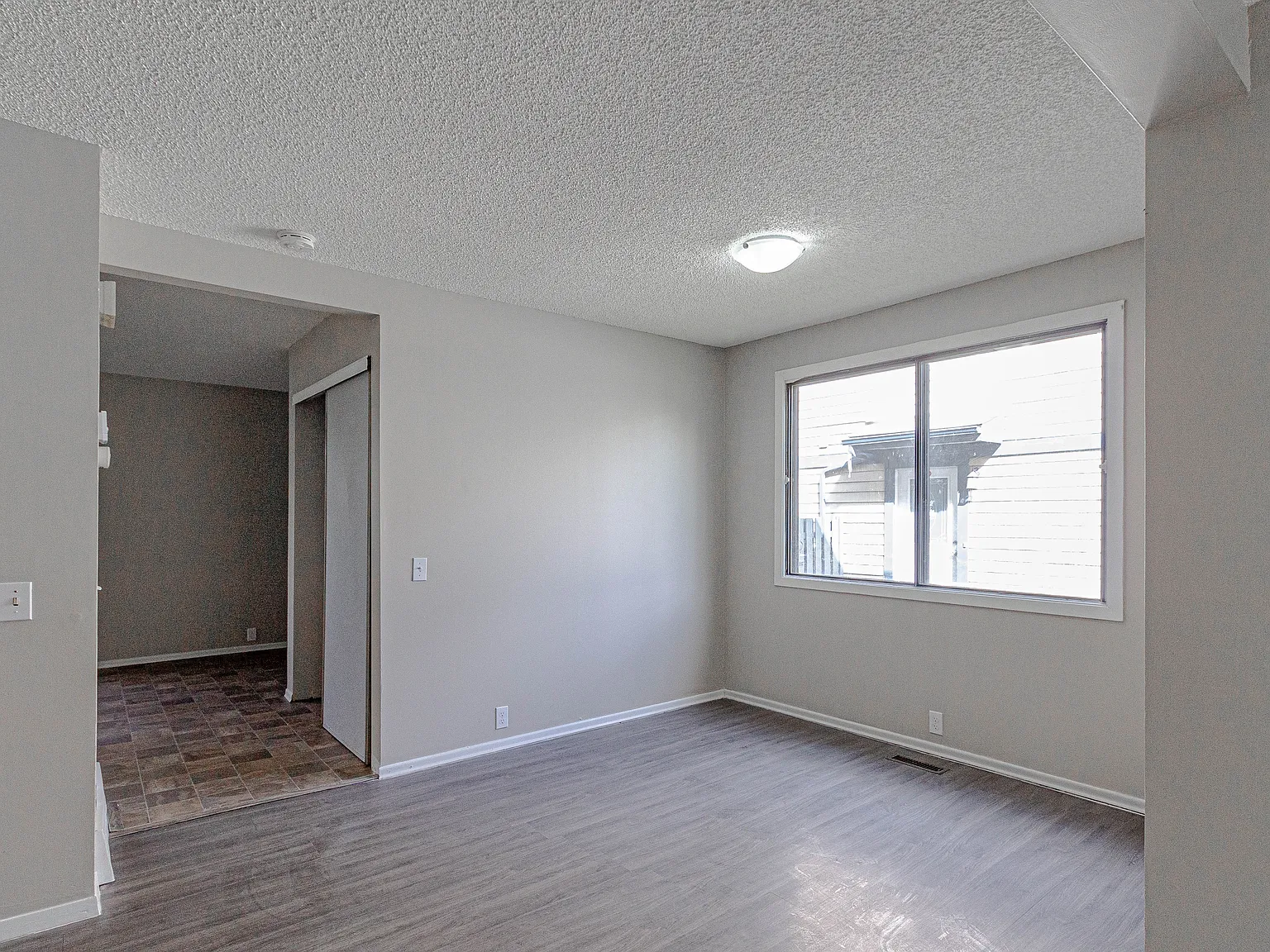 Amazing Midnapore 3 Bed/1.5 Bath W/ Laundry, Yard, Garage, — Photo 3