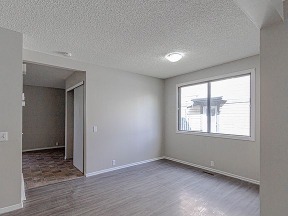 3rd image of 184 Midpark Gdns SE