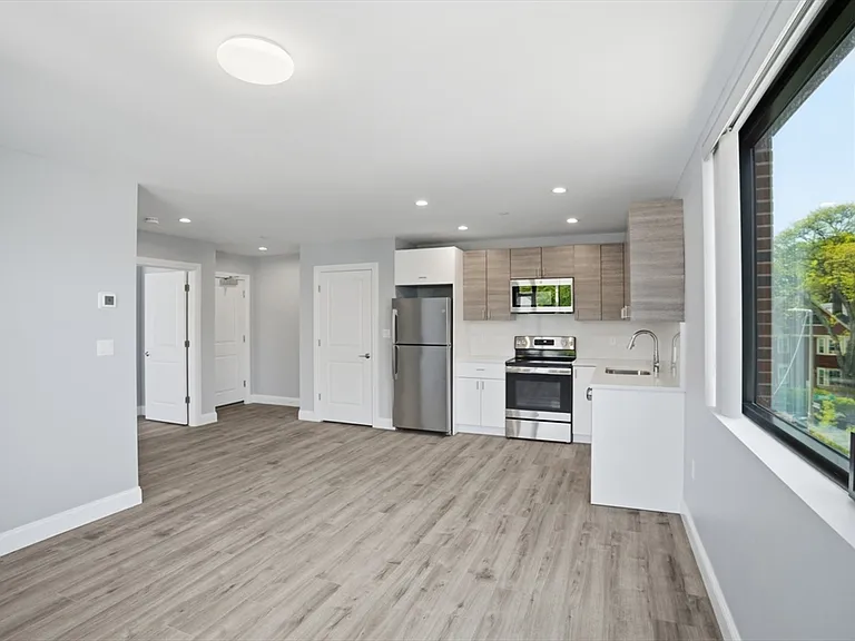 632 Centre St #303 — Photo 8