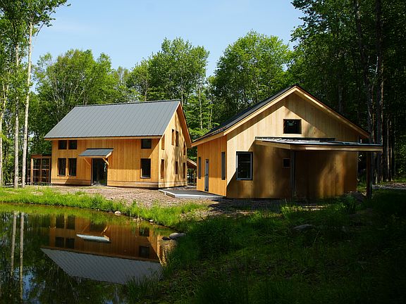 Red Hill with Studio and 3-season room