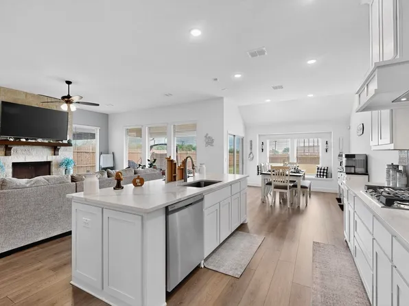 205 Lakewood Ln, Ponder, TX 76259