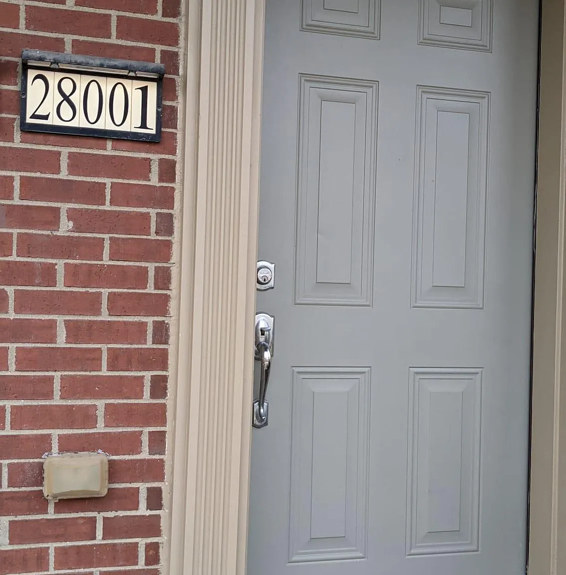 28001 Hopkins Dr — Photo 1