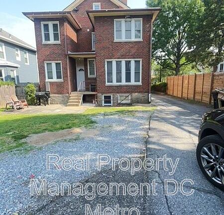 2nd image of 1241 Monroe St NE