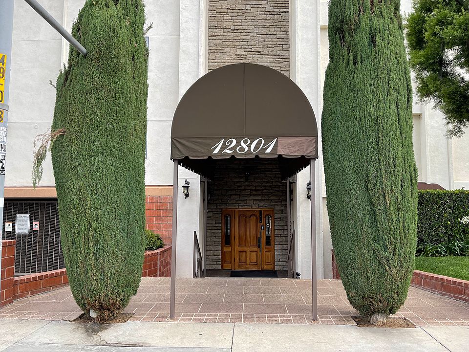 1st image of 12801 Moorpark St Unit 211