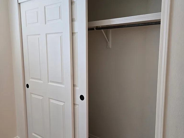 2109 Chelwood Park Blvd NE #D — Photo 13