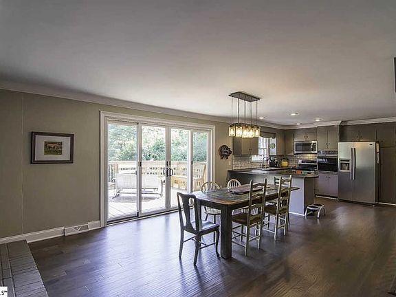 5th image of 104 Holgate Dr