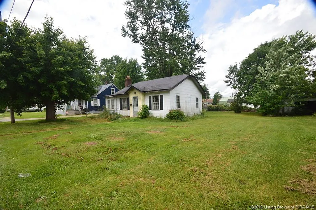 70 Forest Ave photo 1