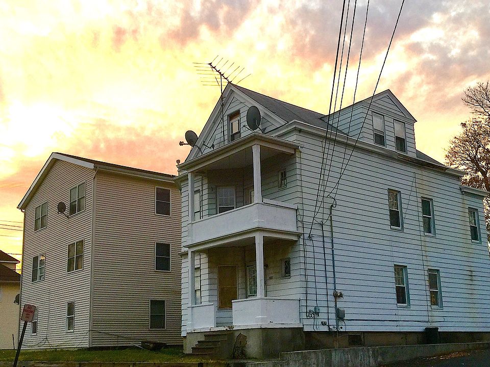HOUSE FROM THE STREET