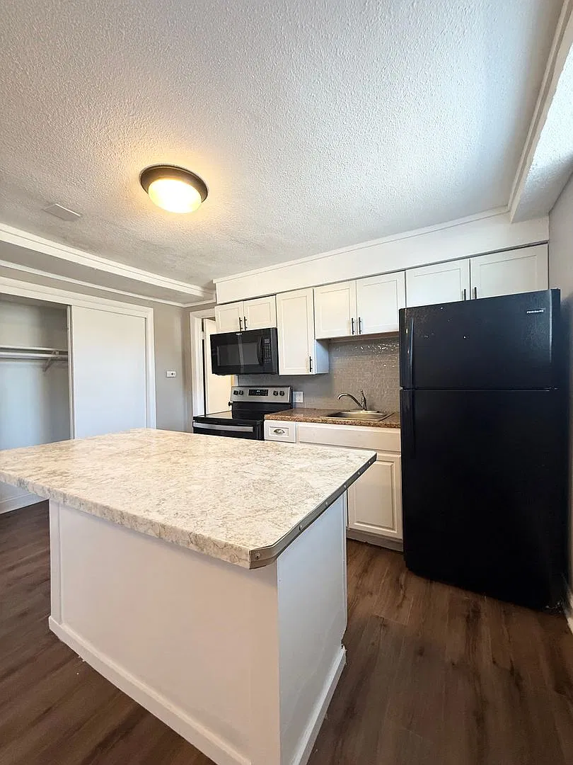 3512 Dodge Street — Photo 3
