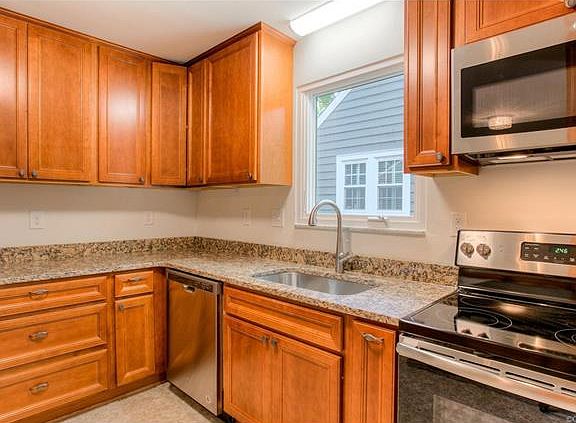 4th image of 5708 Bromley Ln