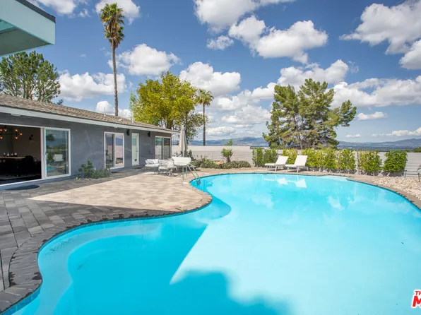 18200 Karen Dr, Tarzana, CA 91356