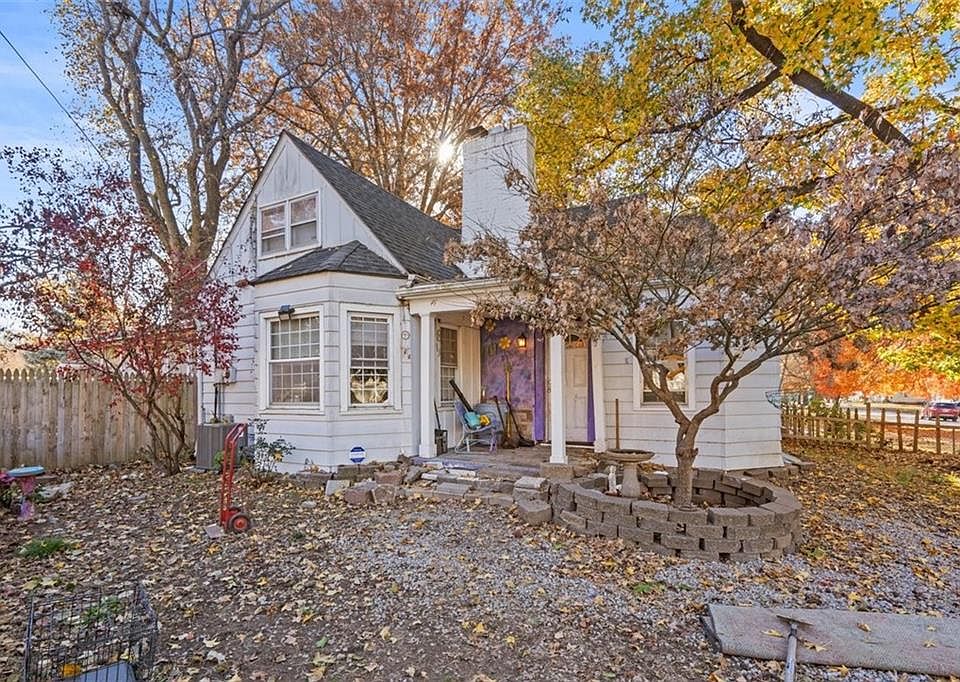 1st image of 1901 S Hedges Ave